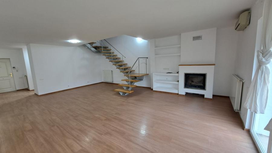Casă cu 6 camere cu Piscina în Central