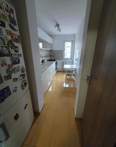 Apartament cu 3 camere decomandat, mobilat în Drumul Taberei