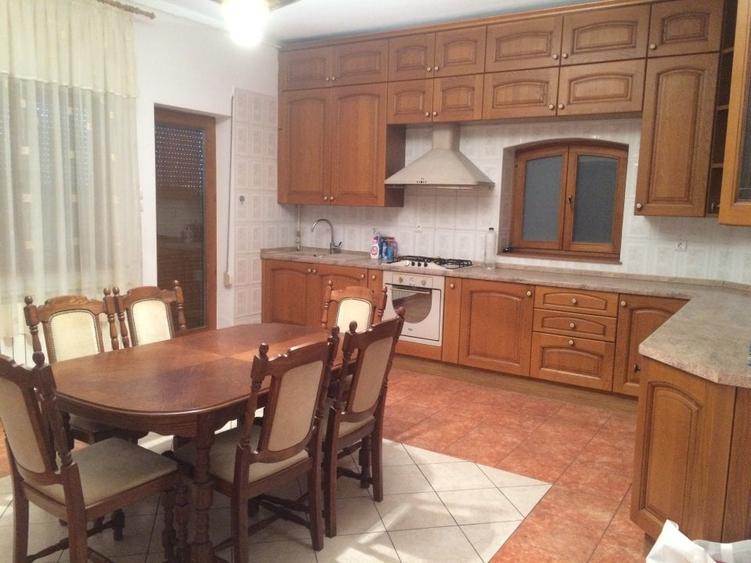 Casă individuală cu 9 camere cu Piscina în Băneasa