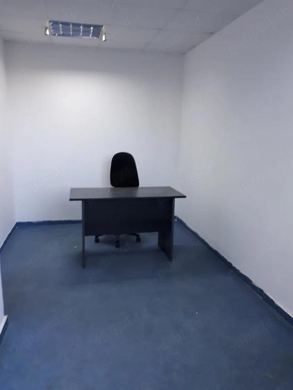 Apartament cu 5 camere decomandat în Titan