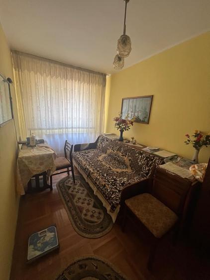 Apartament cu 3 camere semidecomandat în Micro 38