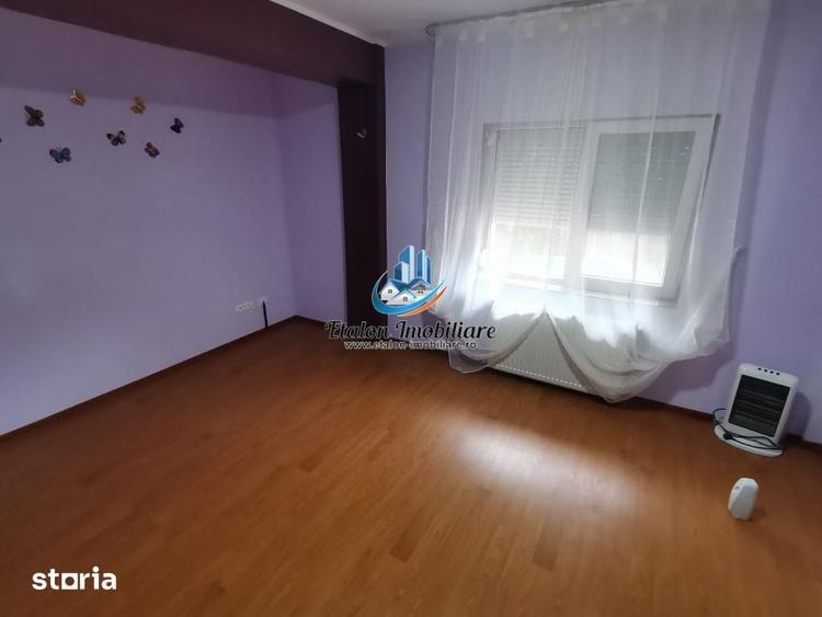 Apartament cu 4 camere decomandat în Calea Romanului