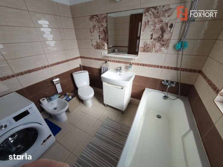 Apartament cu 3 camere, mobilat în Plopi