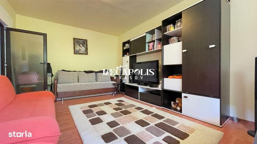 Apartament cu 3 camere decomandat în Răcădău