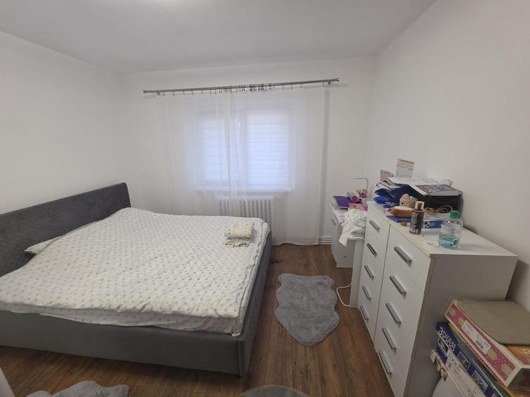 Apartament cu 3 camere decomandat, mobilat în Mărăști