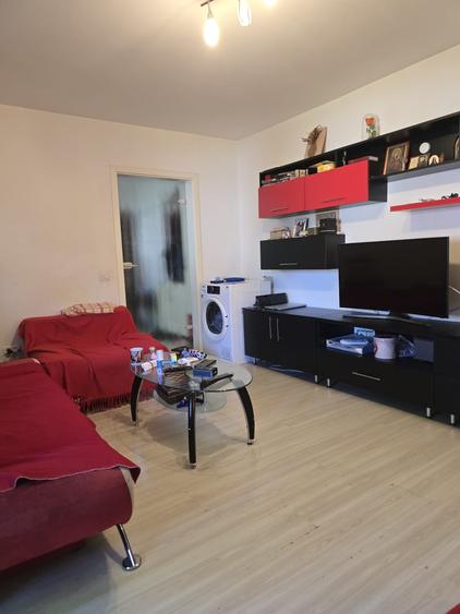Apartament cu 3 camere semidecomandat în Gheorghe Lazăr