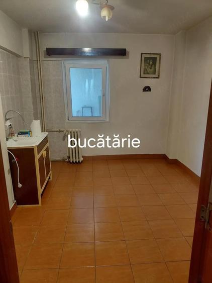 Apartament cu 4 camere decomandat în Central