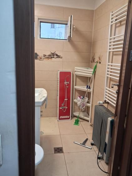 Apartament cu 3 camere decomandat în Alexandriei