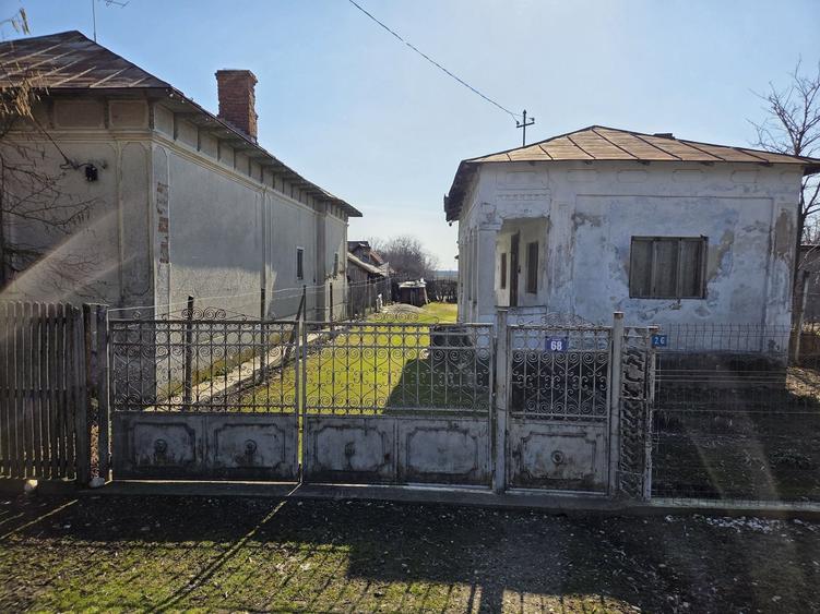 Casă cu 3 camere în Moara Mocanului