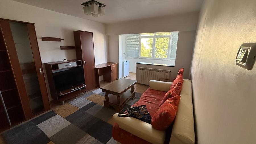 Apartament cu 3 camere decomandat, mobilat în Faleza Nord