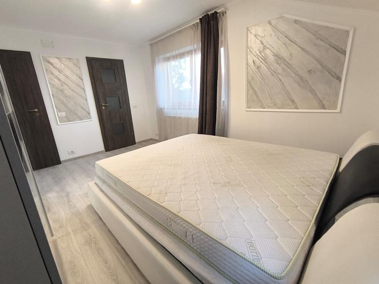 Duplex cu 5 camere cu Canalizare în Dumbrăvița
