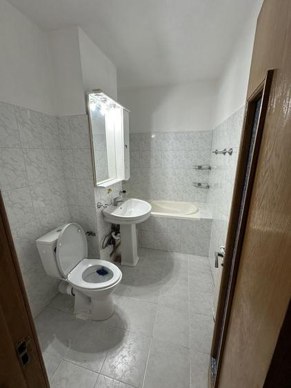 Apartament cu 4 camere decomandat în Nicolae Bălcescu