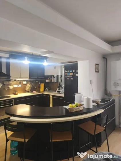 Apartament cu 4 camere decomandat în Rădăuți