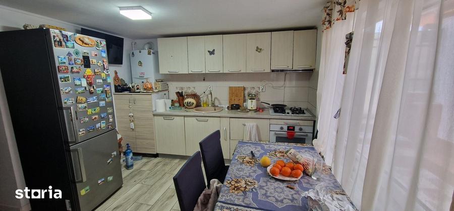 Casă cu 6 camere decomandat cu Teren 399 Mp în Central