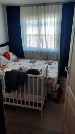 Apartament cu 3 camere semidecomandat în Ferentari