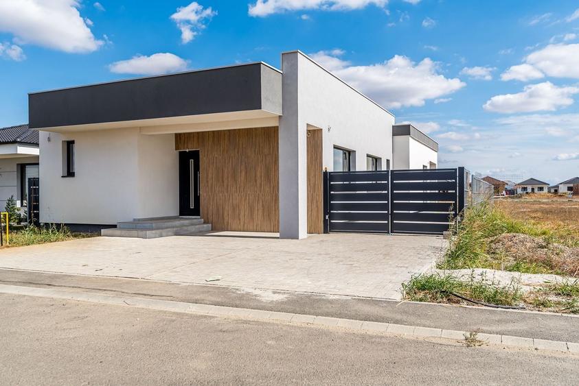 Casă individuală cu 4 camere cu Canalizare în Vladimirescu