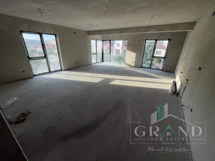 Apartament cu 4 camere semidecomandat în Andrei Mureșanu