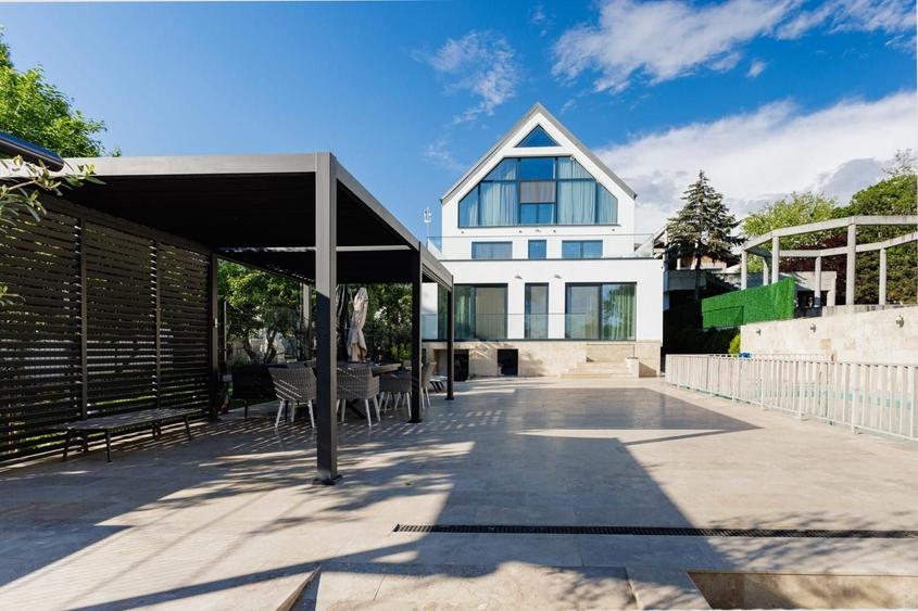 Casă individuală cu 7 camere cu Piscina în Snagov