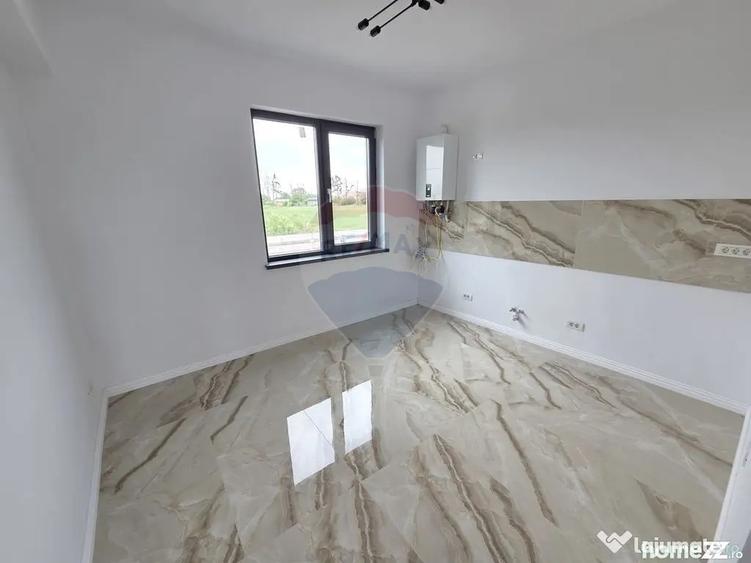 Casă cu 4 camere cu Teren 310 Mp în Vânători