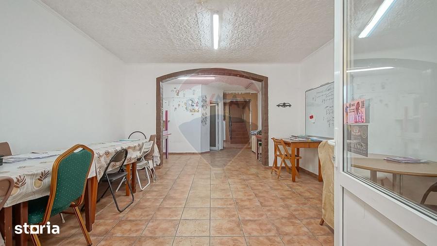 Casă cu 3 camere cu Teren 100 Mp în Central