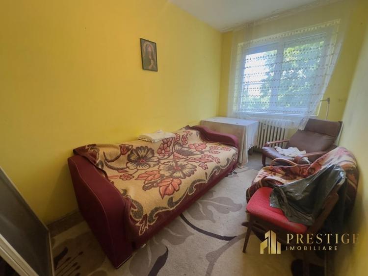 Apartament cu 3 camere semidecomandat, mobilat în Rogerius