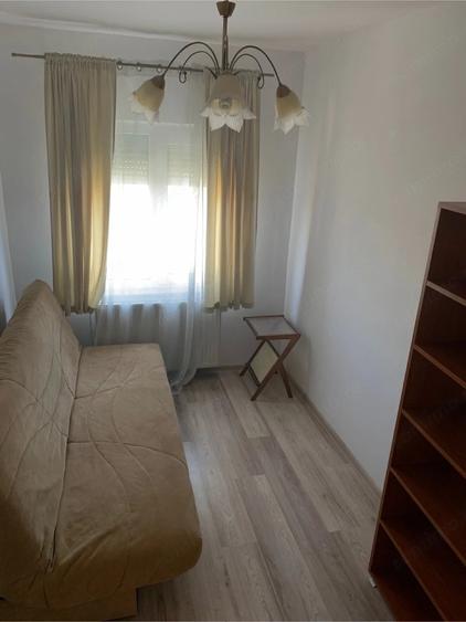 Apartament cu 3 camere semidecomandat în Punctele Cardinale