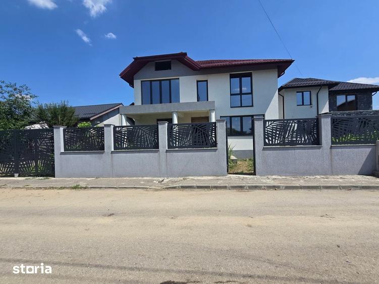 Casă cu 5 camere cu Teren 383 Mp în Dobroești