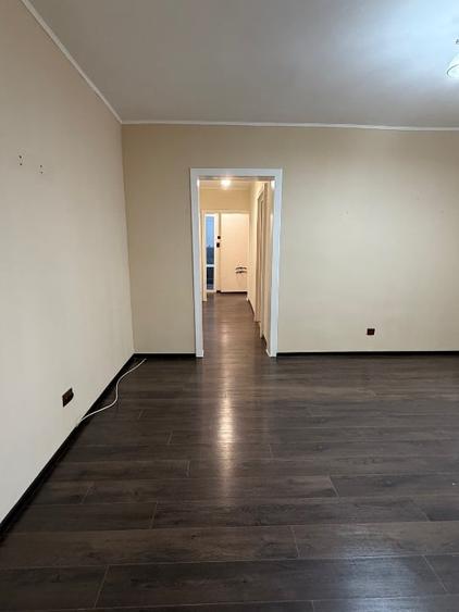 Apartament cu 4 camere semidecomandat în Colentina