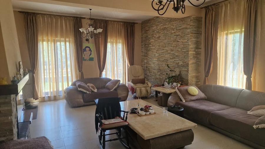 Casă cu Teren 3000 Mp în Mândruloc