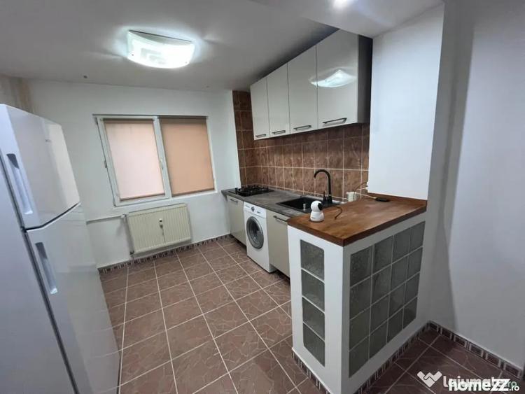 Apartament cu 3 camere semidecomandat în George Enescu