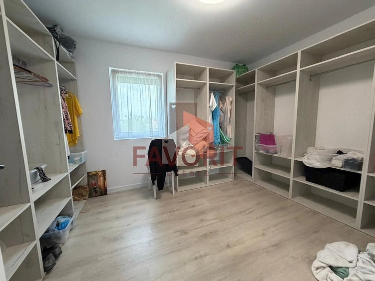 Casă cu 5 camere cu Teren 250 Mp în Utvin