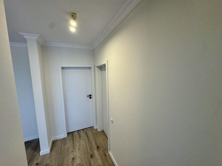 Apartament cu 4 camere decomandat în Florești