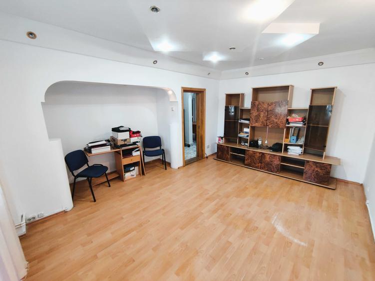 Apartament cu 3 camere decomandat în Port