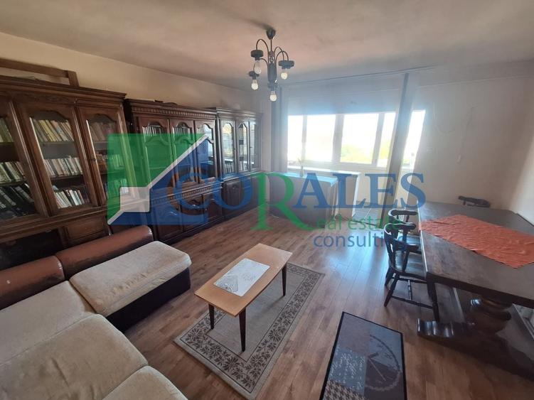Apartament cu 3 camere decomandat, mobilat în Steaua
