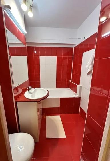 Apartament cu 3 camere decomandat, mobilat în Victoriei