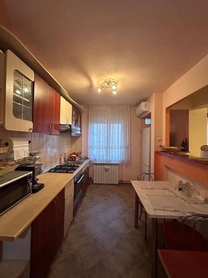 Apartament cu 3 camere decomandat în Iosia
