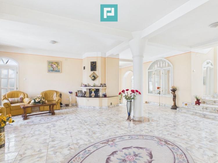 Casă cu 8 camere cu Teren 1200 Mp în Sânmartin