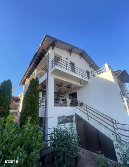 Casă cu 6 camere cu Teren 500 Mp în Central