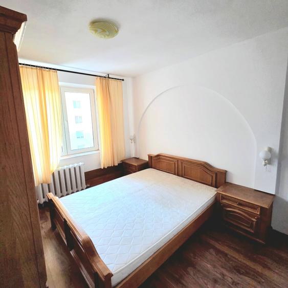 Apartament cu 3 camere semidecomandat în Iancului
