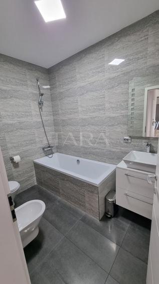 Apartament cu 3 camere semidecomandat, mobilat în Florești