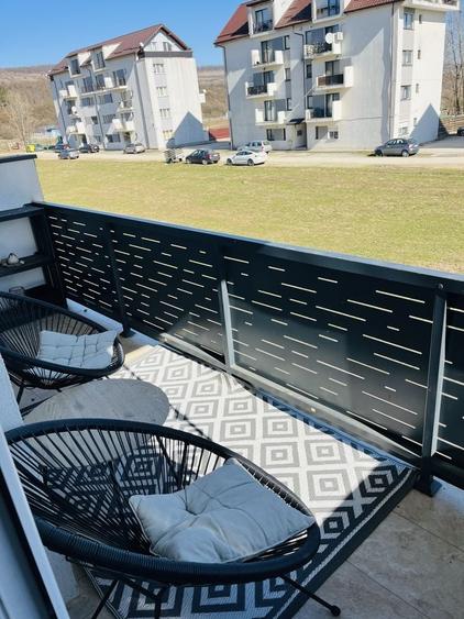 Apartament cu 3 camere decomandat în Florești