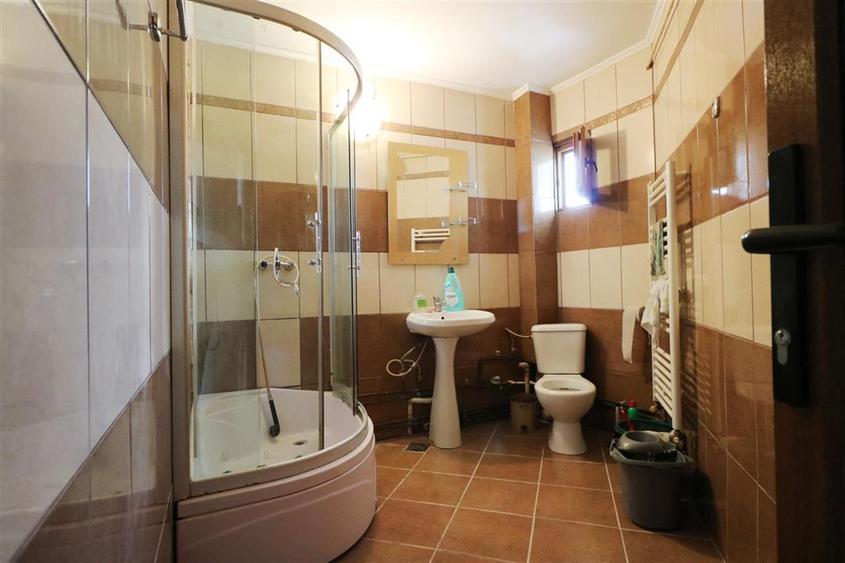 Apartament cu 2 camere decomandat în Podul de Fier