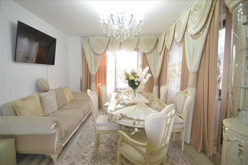 Apartament cu 3 camere decomandat în Noua