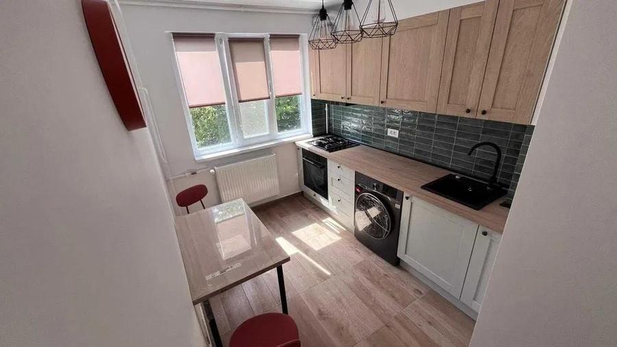 Apartament cu 2 camere semidecomandat în Gorjului