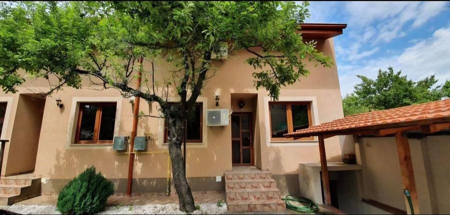 Casă cu 3 camere în Central