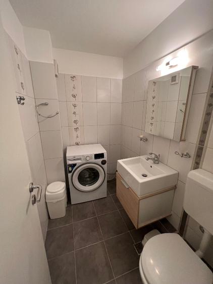 Apartament cu 4 camere decomandat, mobilat în Costin Georgian