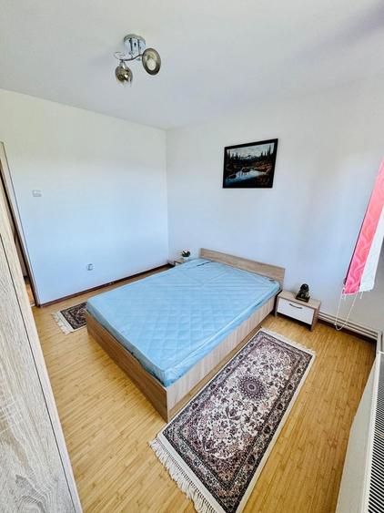 Apartament cu 2 camere semidecomandat, mobilat în Dacia
