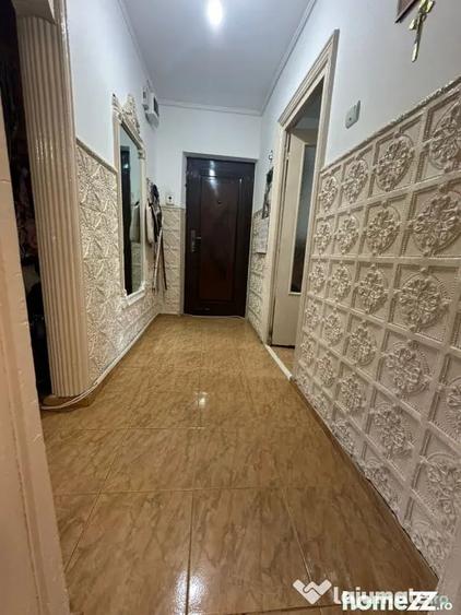 Apartament cu 3 camere decomandat în Calarași 4