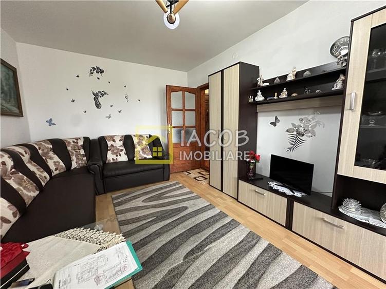 Apartament cu 3 camere decomandat în 9 Mai
