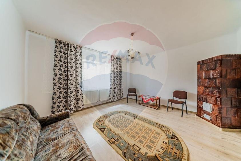 Casă individuală cu 2 camere cu Teren 100 Mp în Pârneava